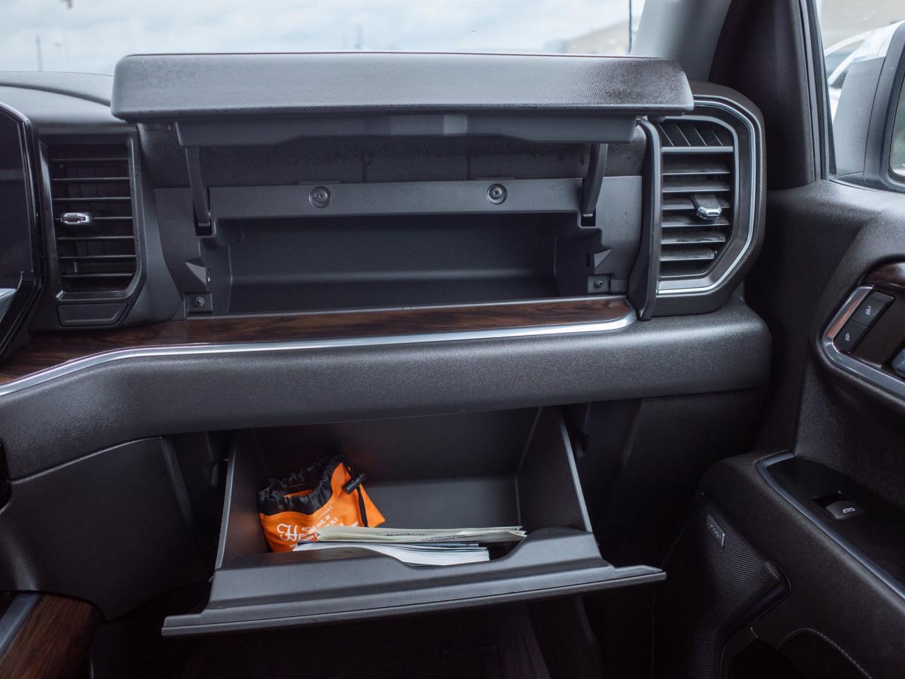 2024 GMC Sierra 1500 SLT -  6.2L V8 Engine   Heated Steering Wheel Photo