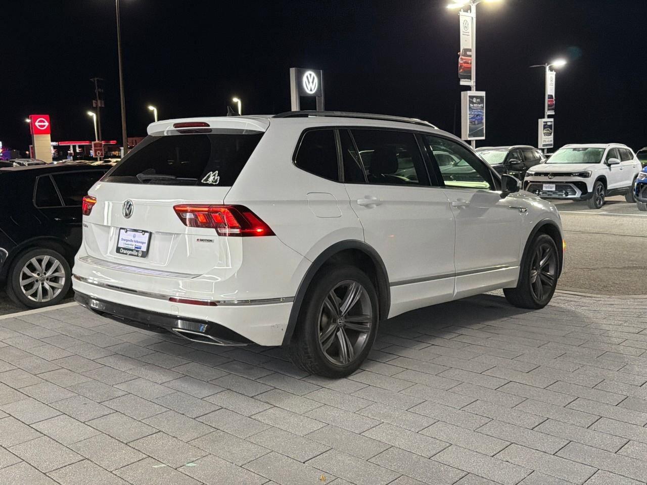 2019 Volkswagen Tiguan HighlineONE-OWNER, ACCIDENT-FREE, THIRD ROW, SUNRO Photo2