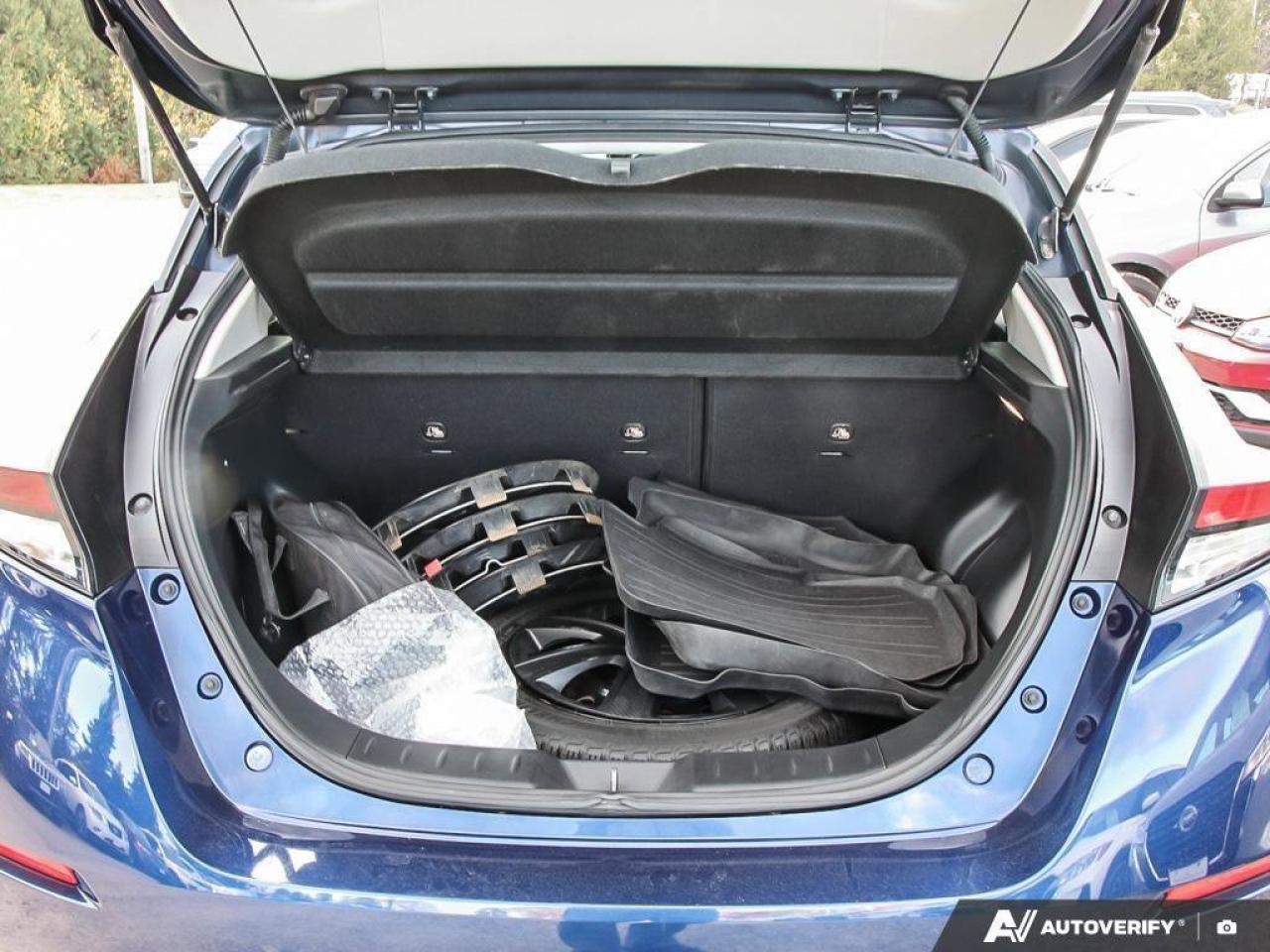 2018 Nissan Leaf SVELECTRIC, CARPLAY, BACKUP CAM, TWO SETS OF TIRES Photo