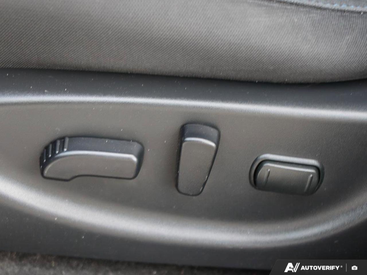 2018 Nissan Leaf SVELECTRIC, CARPLAY, BACKUP CAM, TWO SETS OF TIRES Photo