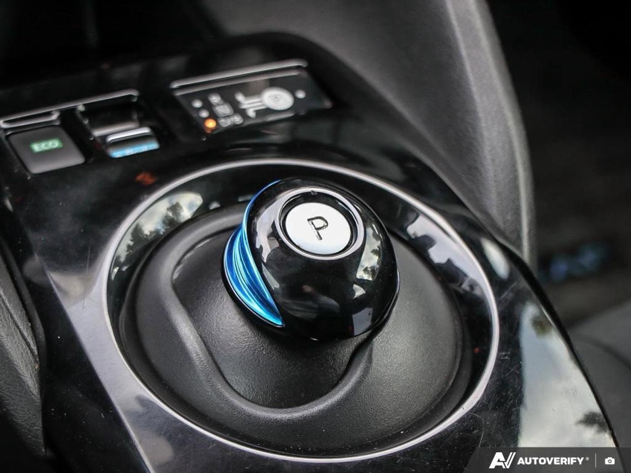 2018 Nissan Leaf Sv HatchELECTRIC, CARPLAY, BACKUP CAM, TWO SETS OF Photo