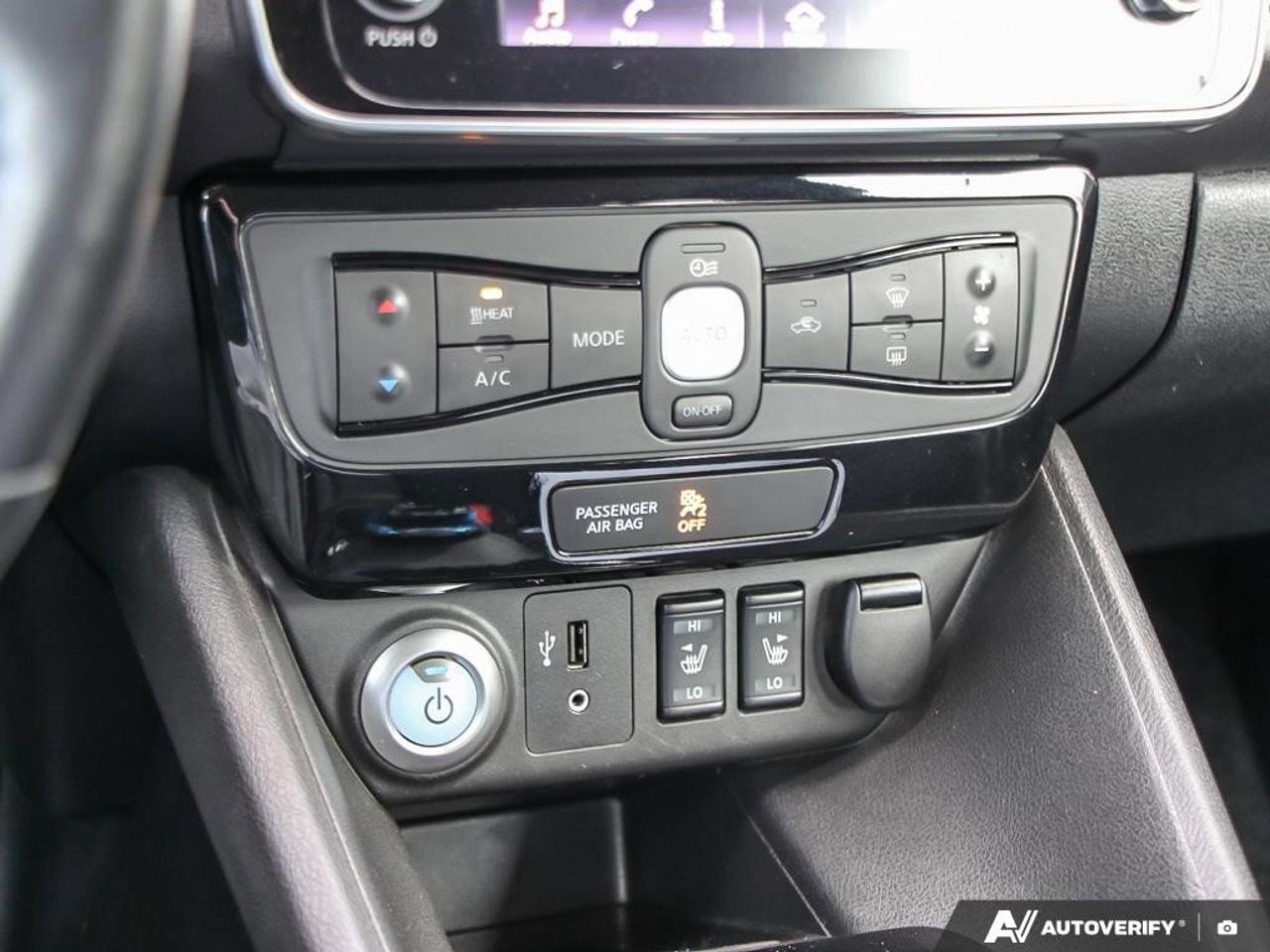 2018 Nissan Leaf Sv HatchELECTRIC, CARPLAY, BACKUP CAM, TWO SETS OF Photo