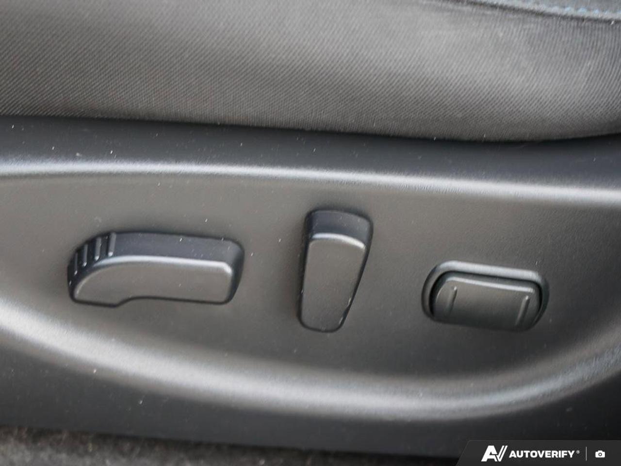 2018 Nissan Leaf Sv HatchELECTRIC, CARPLAY, BACKUP CAM, TWO SETS OF Photo