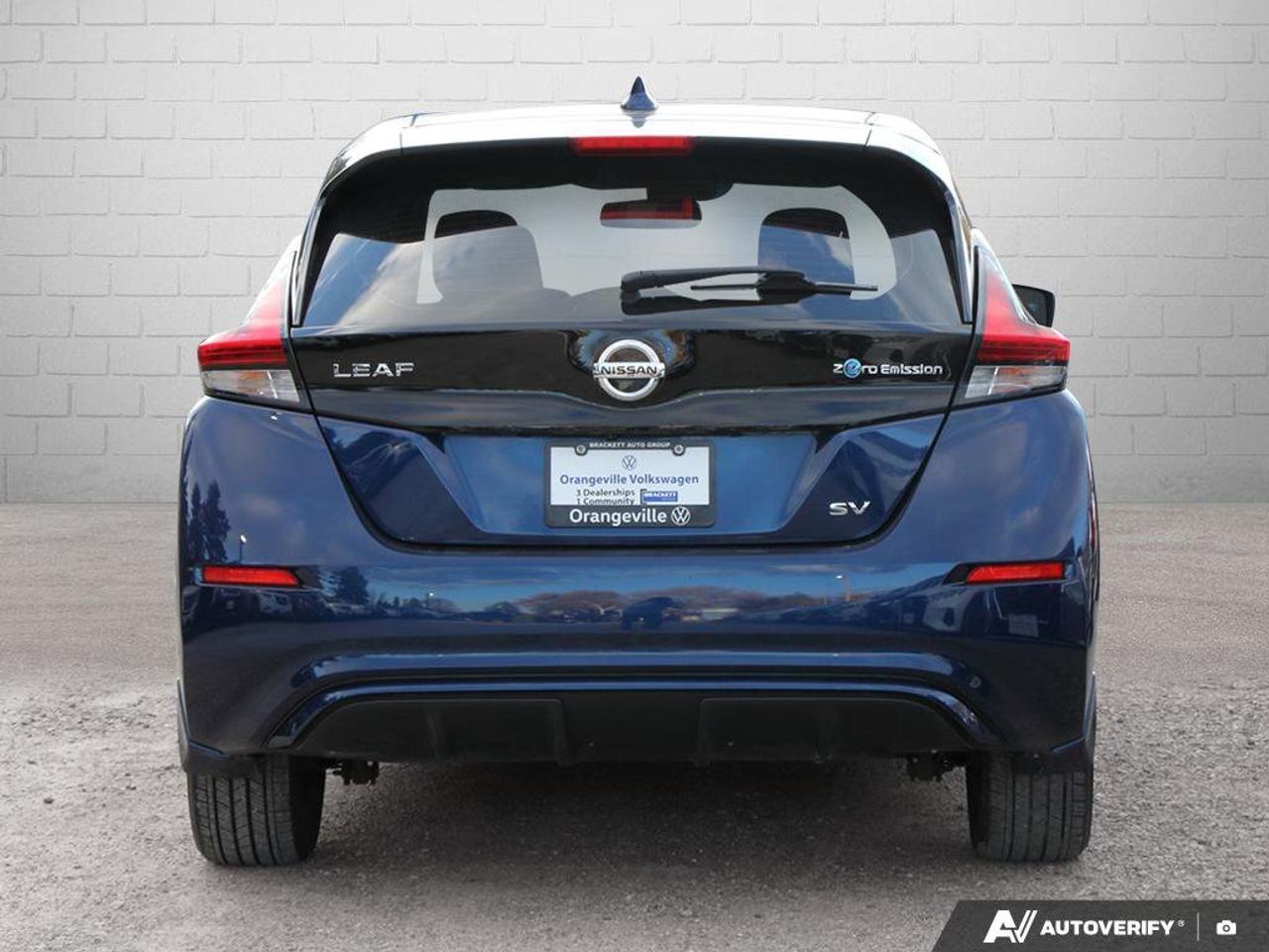 2018 Nissan Leaf Sv HatchELECTRIC, CARPLAY, BACKUP CAM, TWO SETS OF Photo