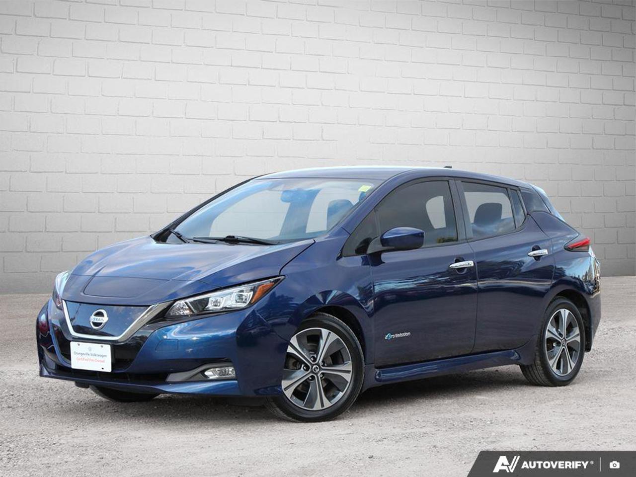2018 Nissan Leaf Sv HatchELECTRIC, CARPLAY, BACKUP CAM, TWO SETS OF Photo