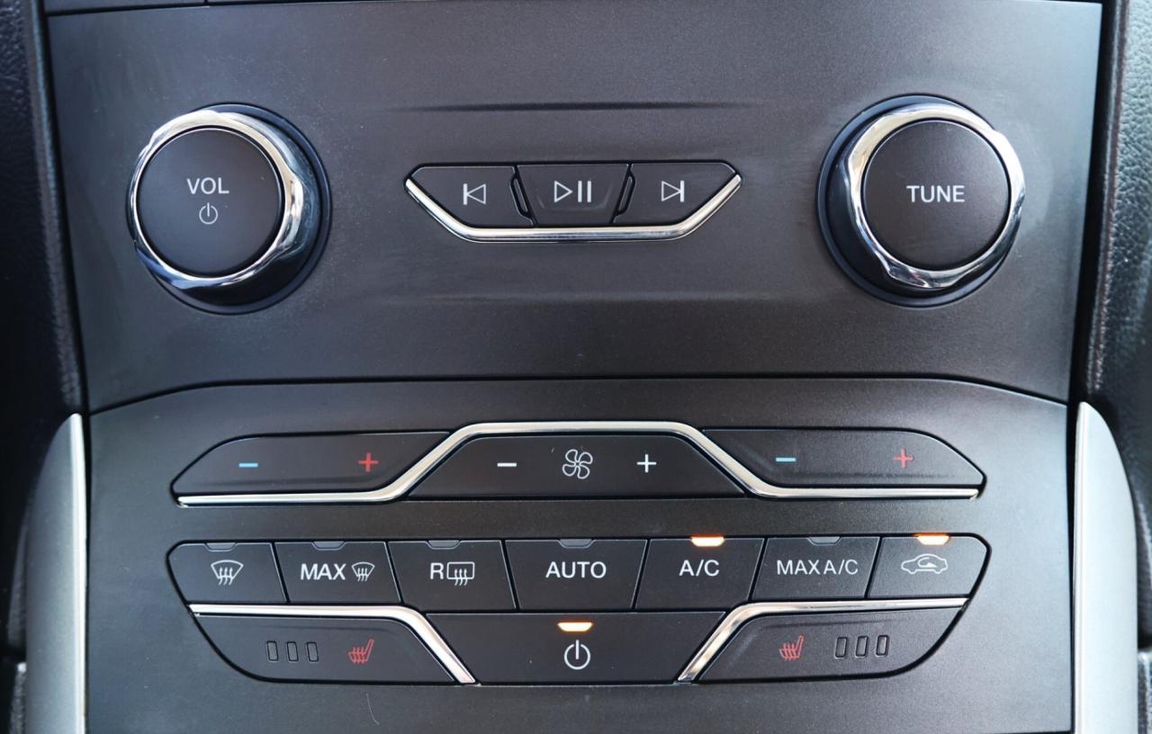 2019 Ford Edge SEL-AWD/NAV/LEATHER/B CAM/BLIS/LANE ASSIST/KEYLESS Photo