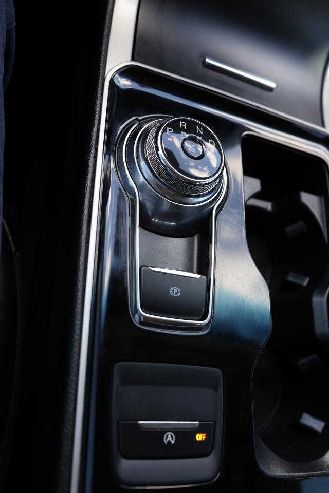 2019 Ford Edge SEL-AWD/NAV/LEATHER/B CAM/BLIS/LANE ASSIST/KEYLESS Photo