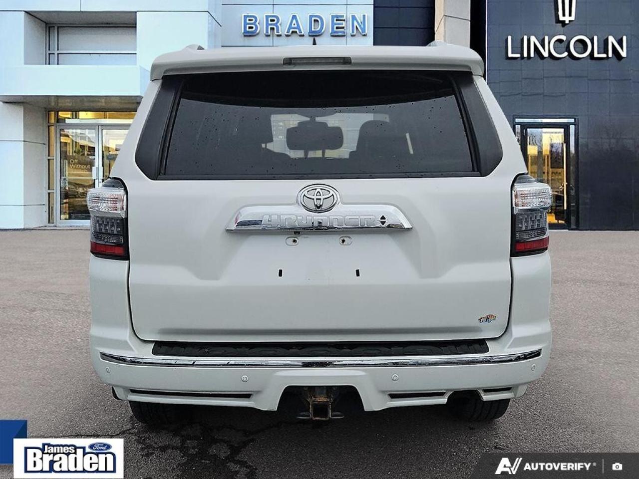 2017 Toyota 4Runner SR5   LEATHER   MOONROOF   TOW PKG Photo4