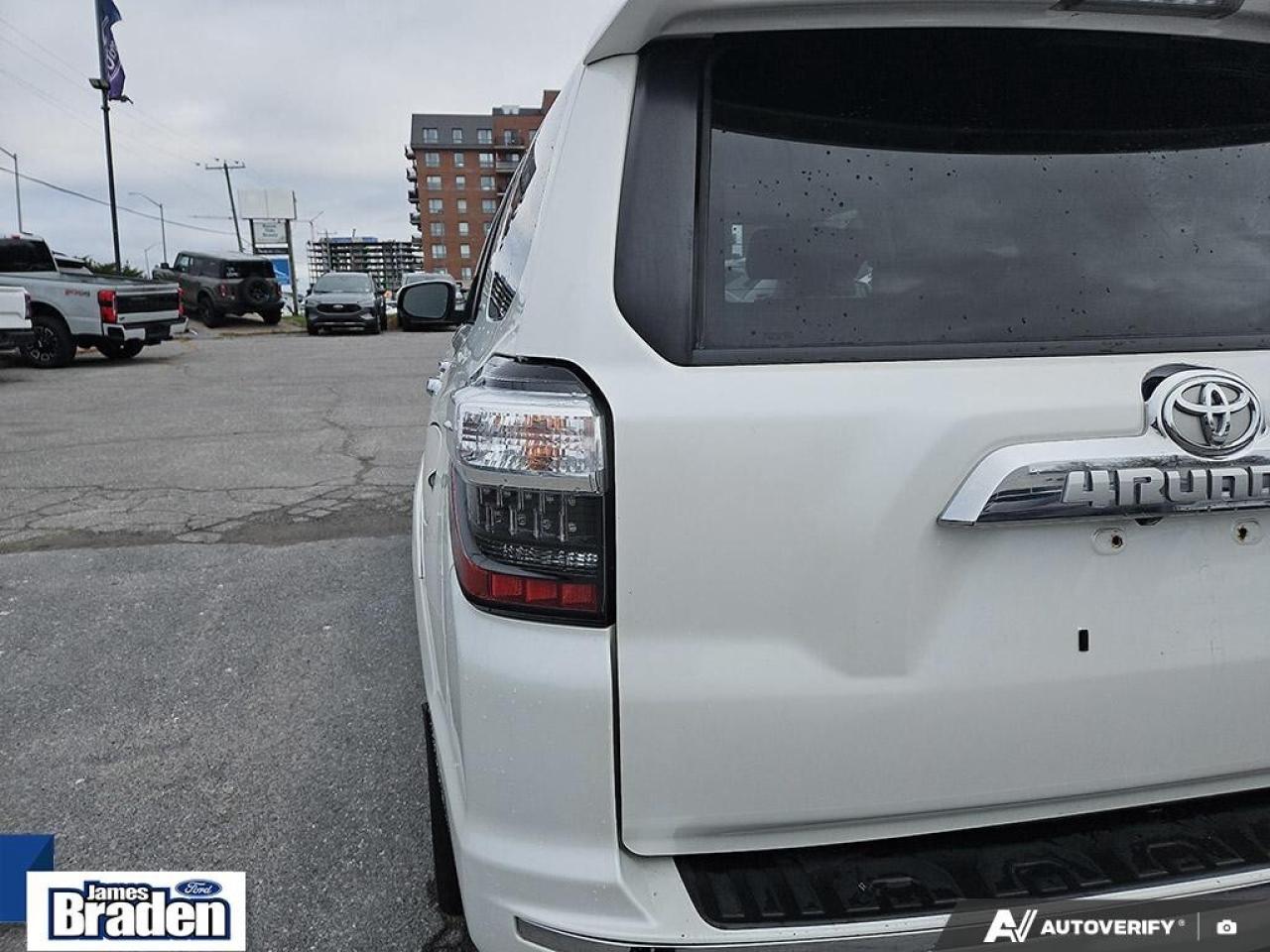 2017 Toyota 4Runner SR5   LEATHER   MOONROOF   TOW PKG Photo