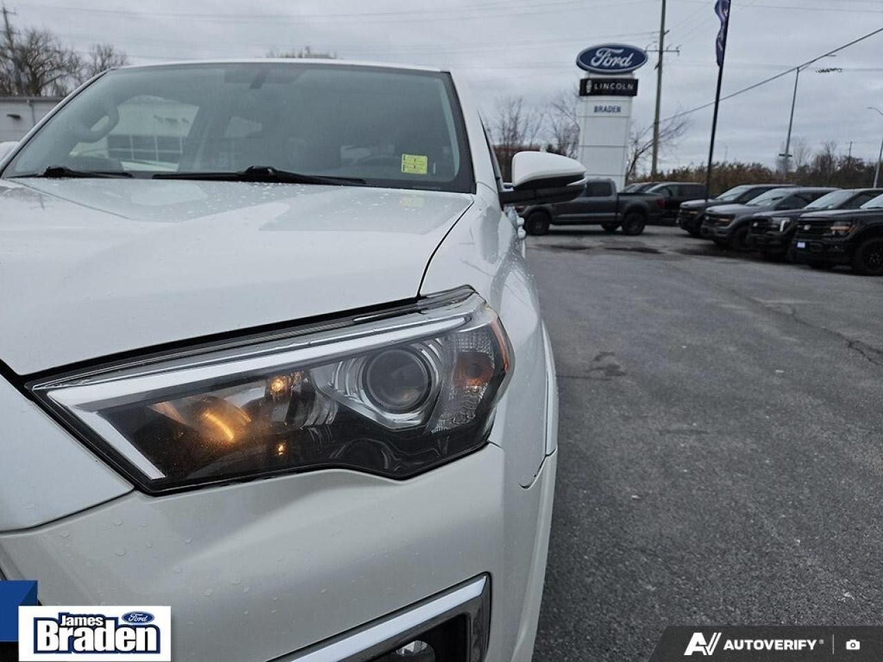 2017 Toyota 4Runner SR5   LEATHER   MOONROOF   TOW PKG Photo
