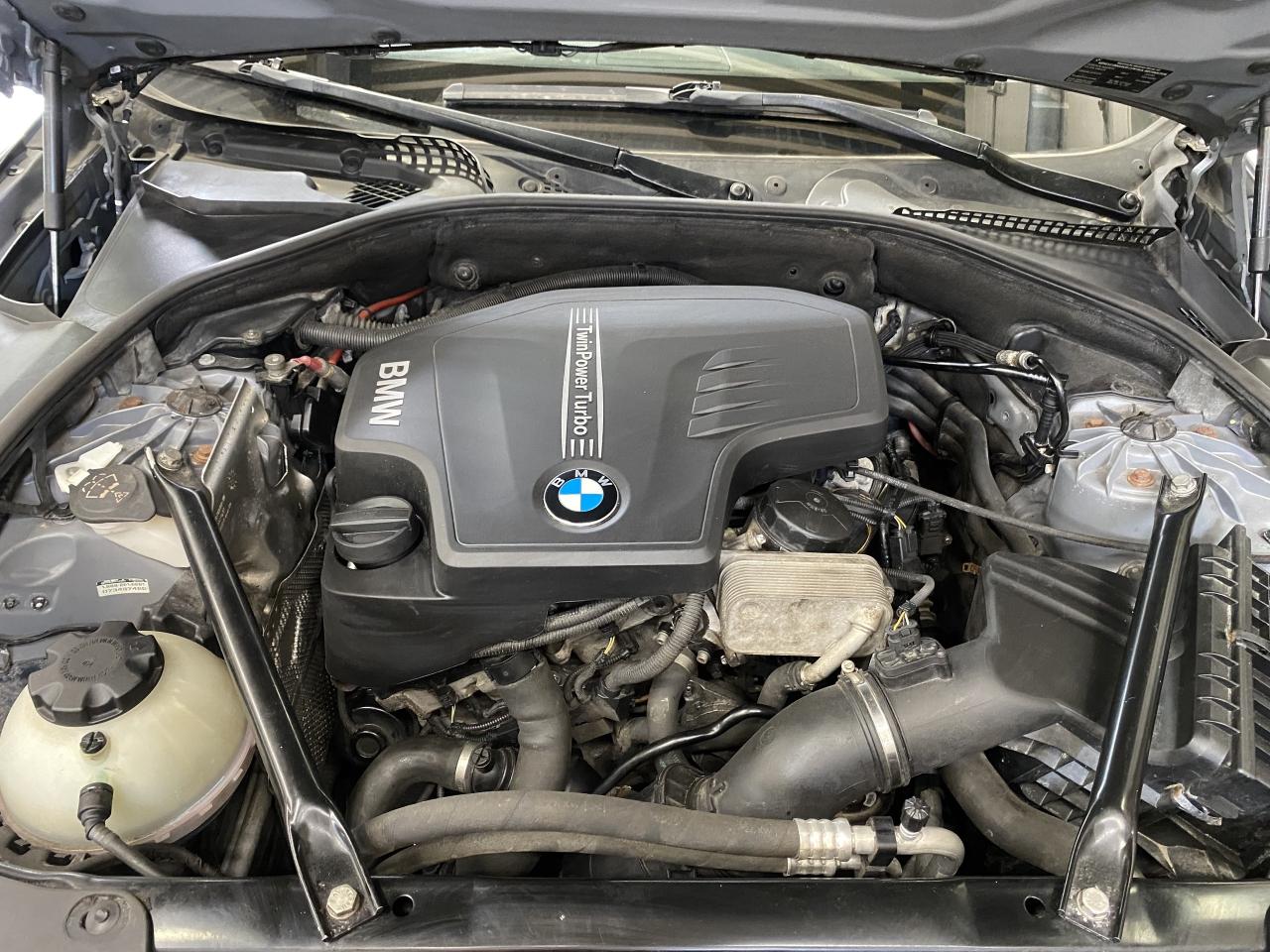 2013 BMW 5 Series 4dr Sdn 528i xDrive AWD Photo