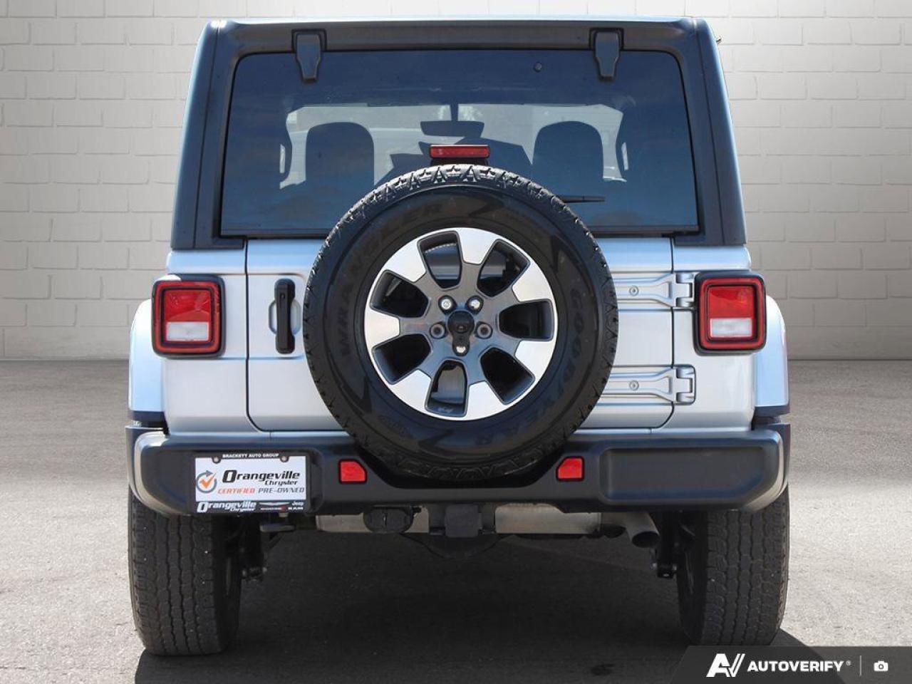 2023 Jeep Wrangler SaharaSAHARA, V6, 4X4, NAV, HEATED CLOTH, DUAL TOP Photo4