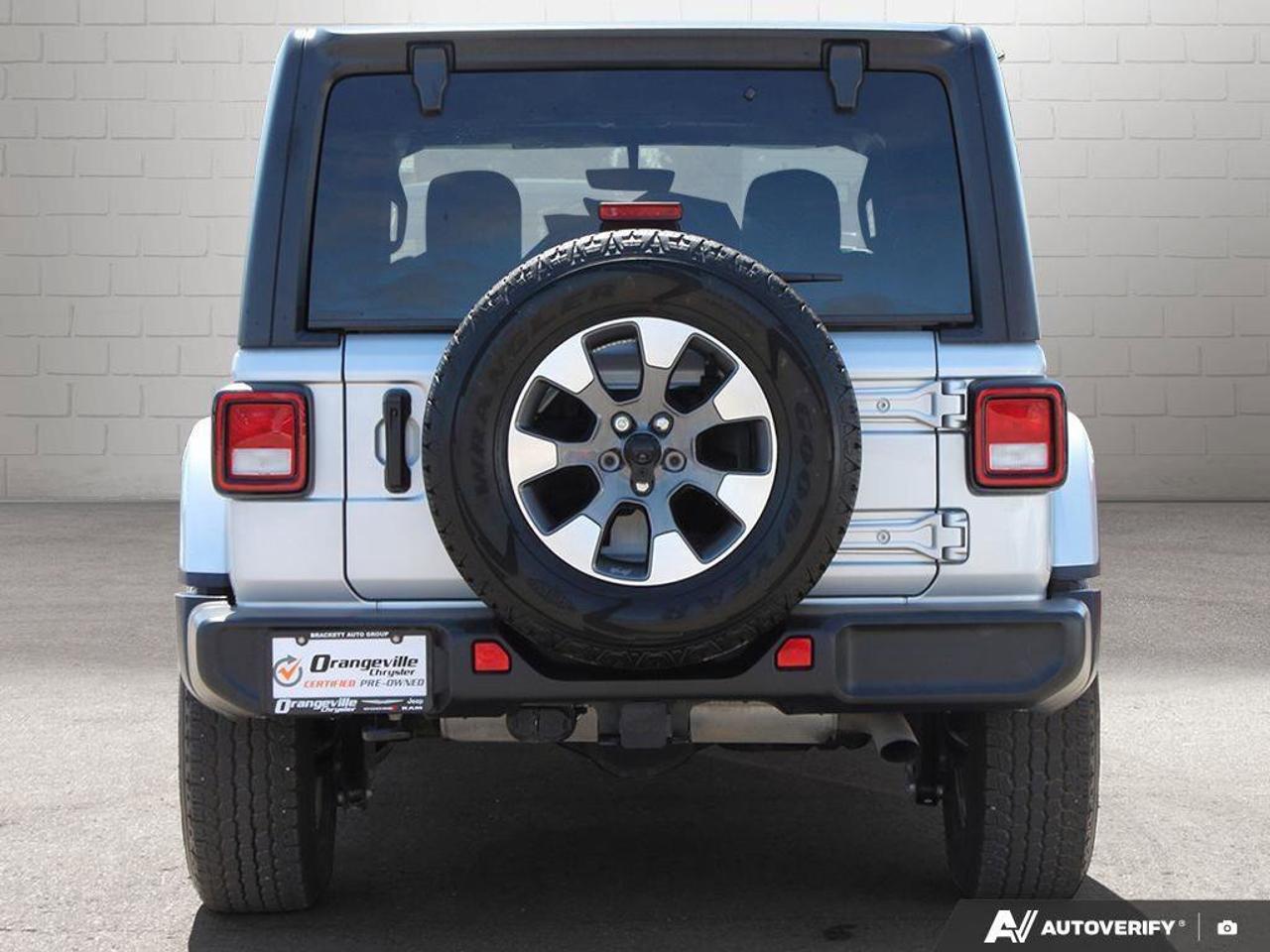 2023 Jeep Wrangler SaharaSAHARA, V6, 4X4, NAV, HEATED CLOTH, DUAL TOP Photo