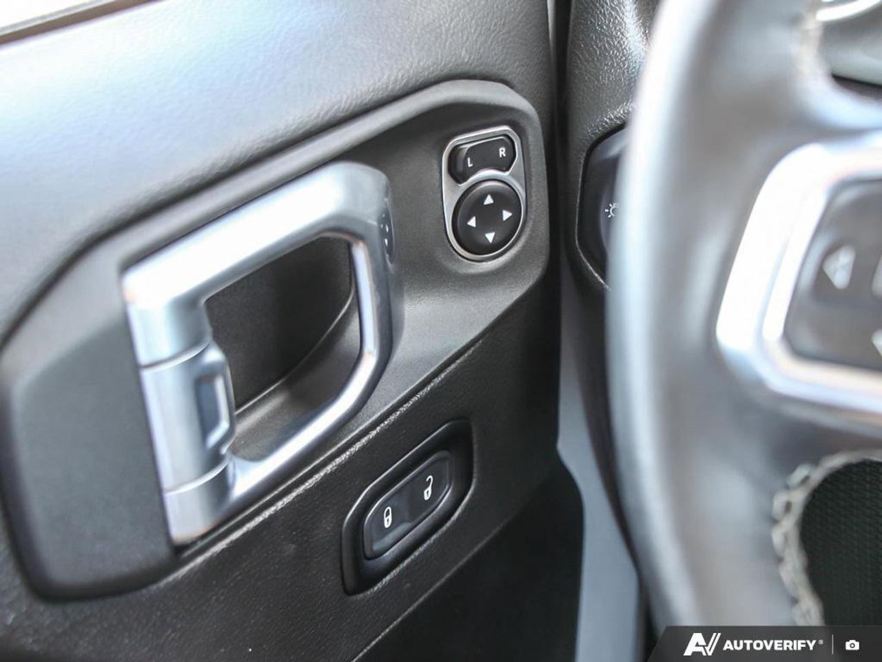 2023 Jeep Wrangler SaharaSAHARA, V6, 4X4, NAV, HEATED CLOTH, DUAL TOP Photo