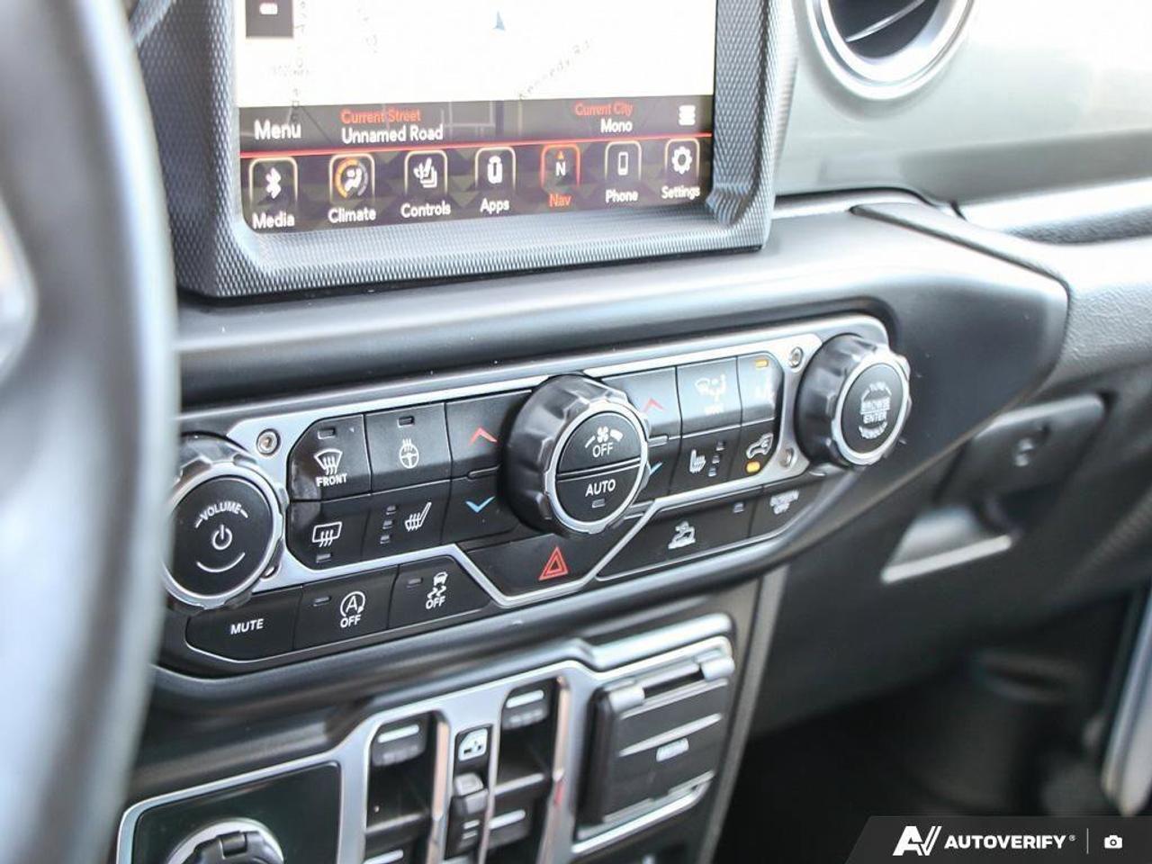 2023 Jeep Wrangler SaharaSAHARA, V6, 4X4, NAV, HEATED CLOTH, DUAL TOP Photo