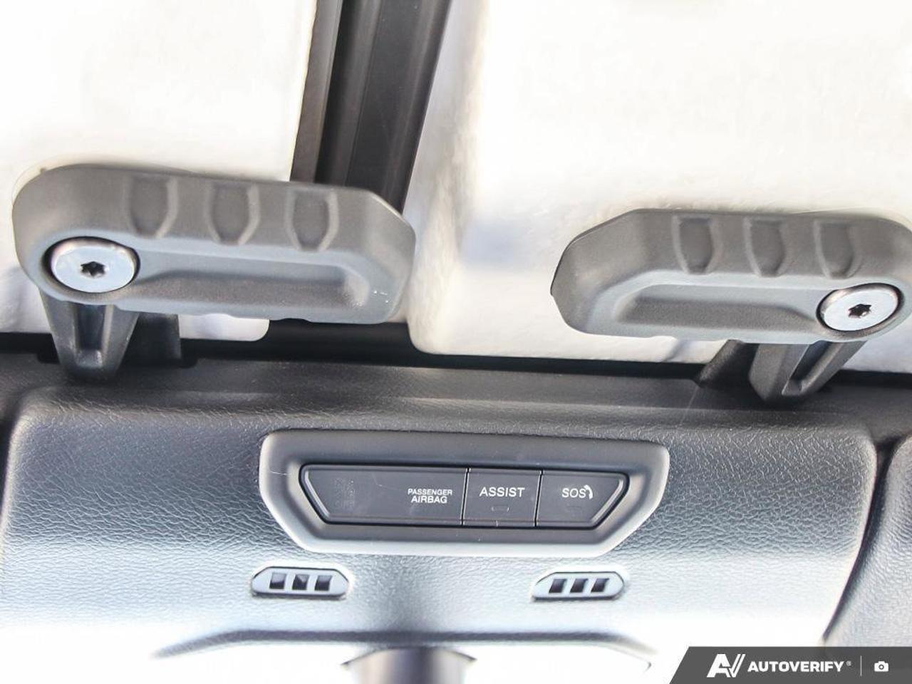 2023 Jeep Wrangler SaharaSAHARA, V6, 4X4, NAV, HEATED CLOTH, DUAL TOP Photo