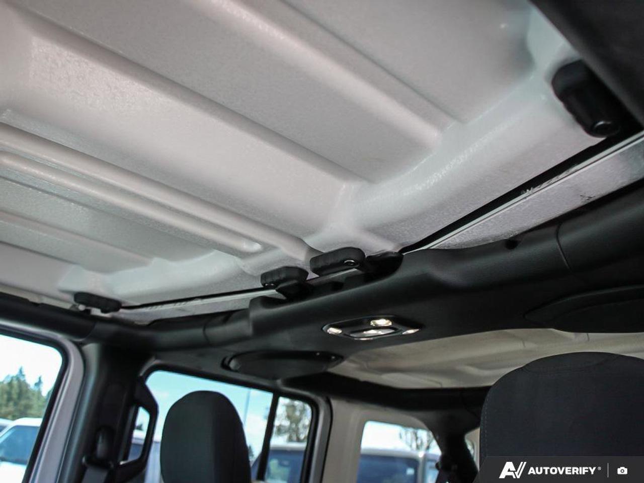 2023 Jeep Wrangler SaharaSAHARA, V6, 4X4, NAV, HEATED CLOTH, DUAL TOP Photo