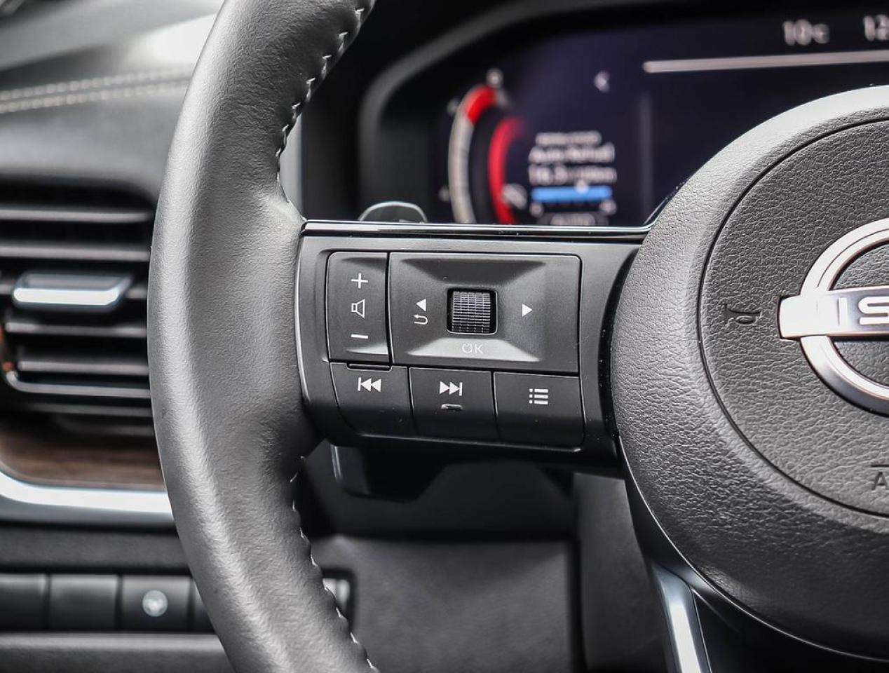 2024 Nissan Rogue Platinum  - Certified - HUD Photo