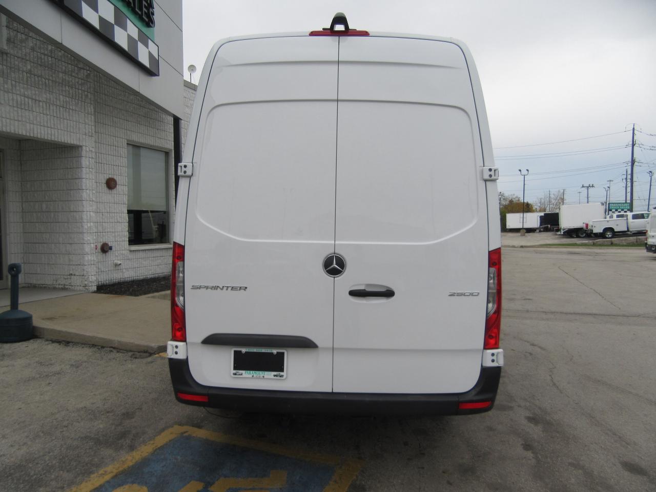 2024 Mercedes-Benz Sprinter 2500 HIGH ROOF 170” WB CARGO VAN NEW REEFER SYSTEM Photo