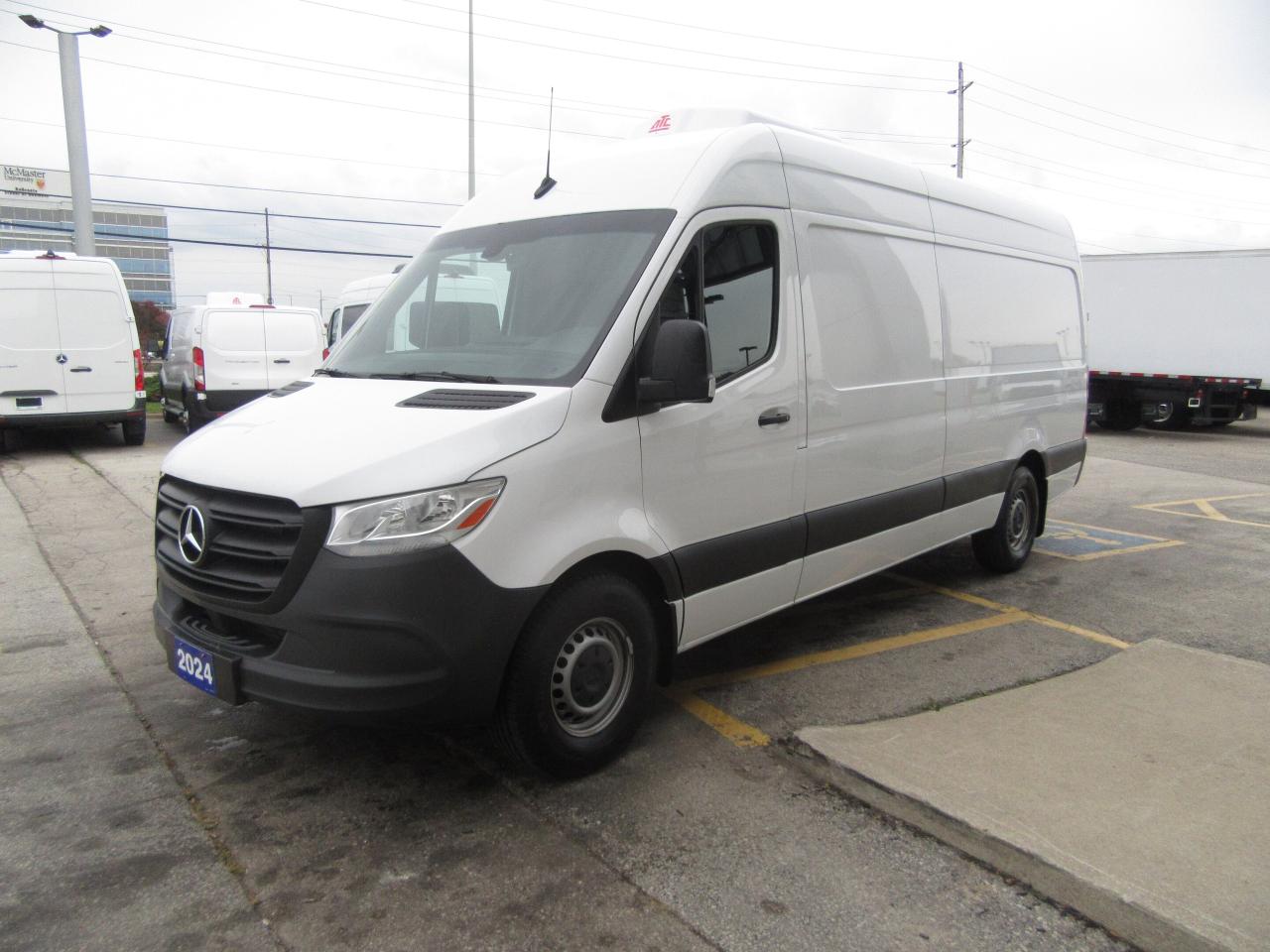 2024 Mercedes-Benz Sprinter 2500 HIGH ROOF 170” WB CARGO VAN NEW REEFER SYSTEM Photo