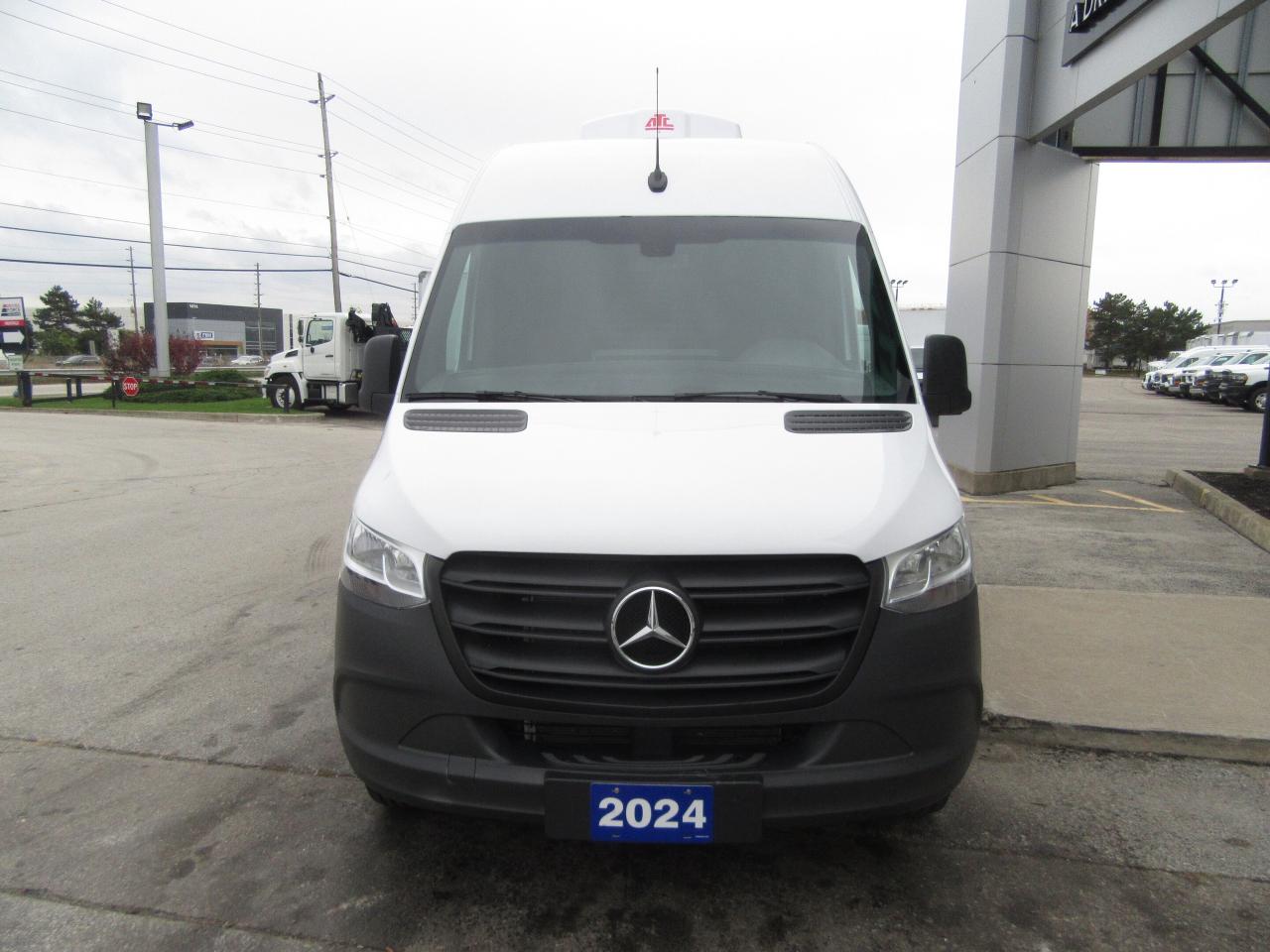 2024 Mercedes-Benz Sprinter 2500 HIGH ROOF 170” WB CARGO VAN NEW REEFER SYSTEM Photo
