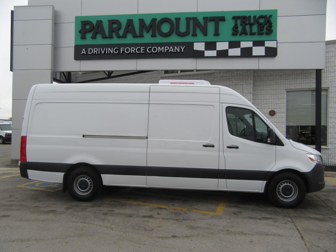 2024 Mercedes-Benz Sprinter 2500 HIGH ROOF 170” WB CARGO VAN NEW REEFER SYSTEM Photo