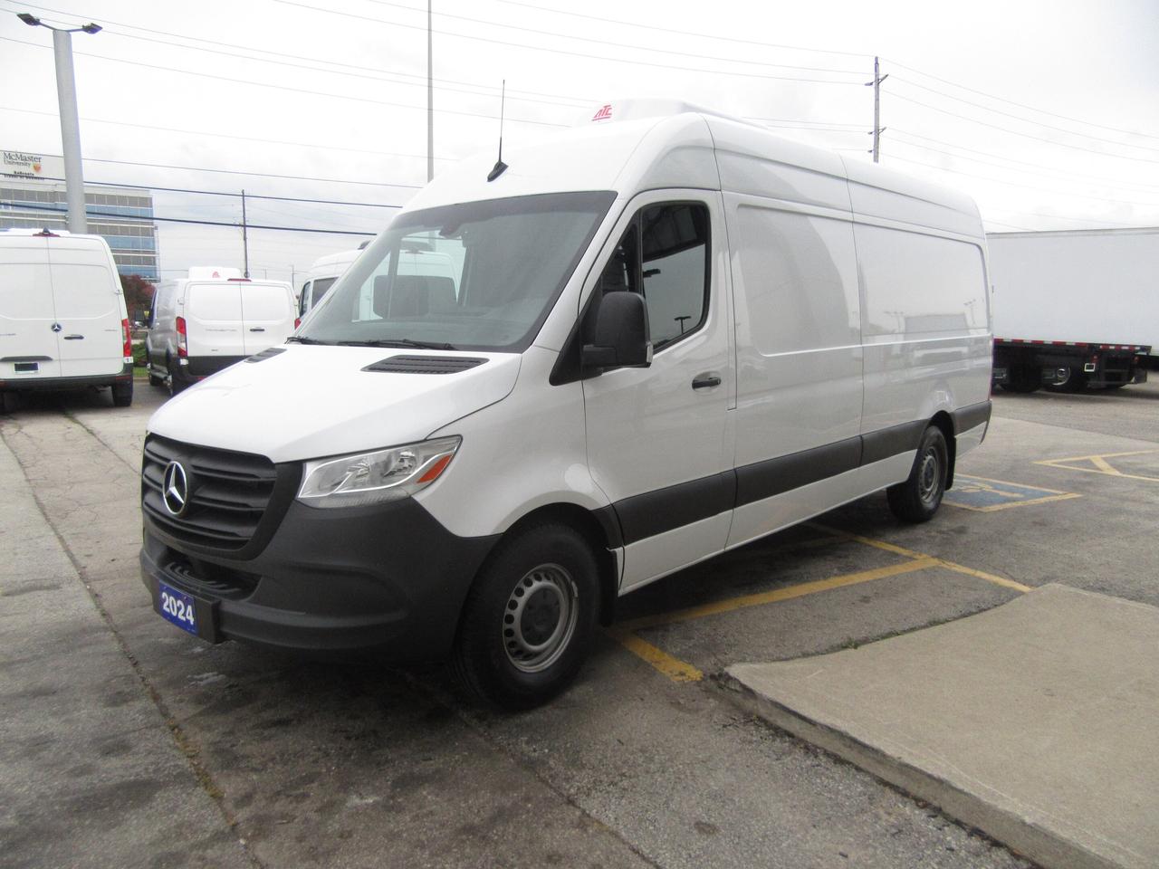 2024 Mercedes-Benz Sprinter 2500 HIGH ROOF 170” WB CARGO VAN NEW REEFER SYSTEM Photo