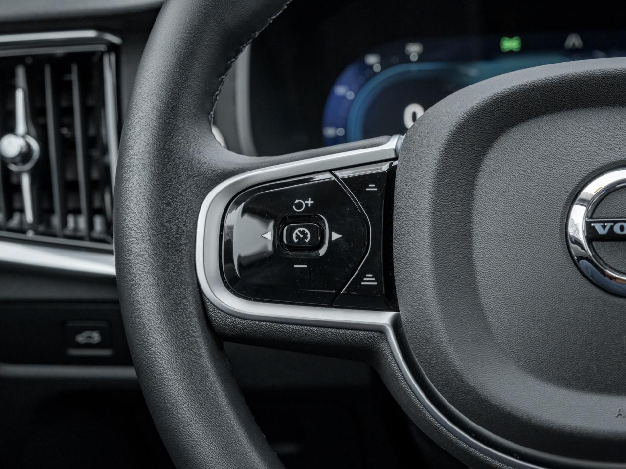 2025 Volvo V90 Cross Country B6 AWD Plus  19" ALLOY WHEELS  VOLVO CPO  S WAGON Photo