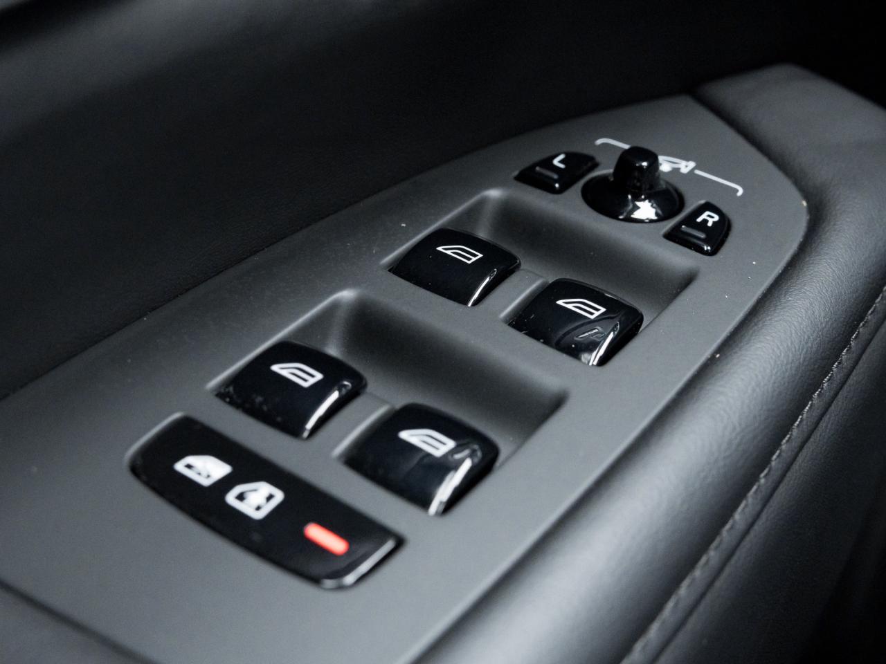 2025 Volvo V90 Cross Country B6 AWD Plus  19" ALLOY WHEELS  VOLVO CPO  S WAGON Photo