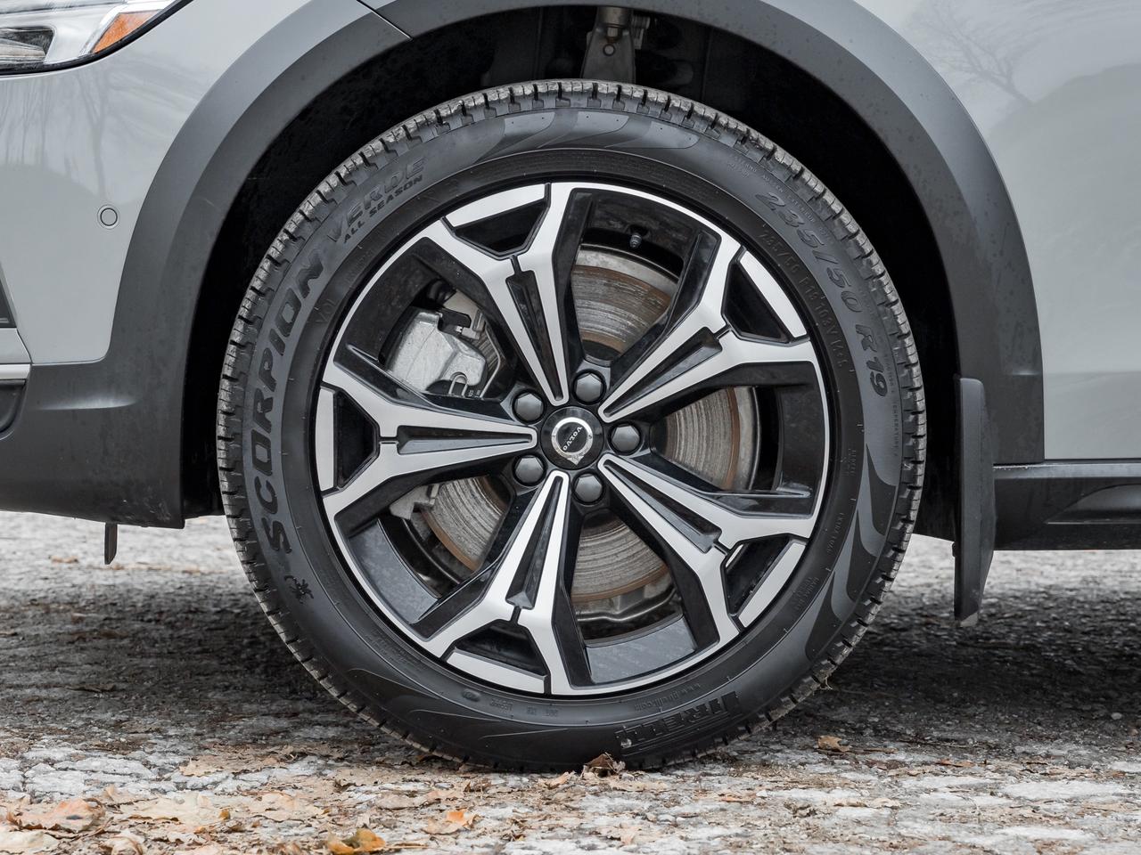 2025 Volvo V90 Cross Country B6 AWD Plus  19" ALLOY WHEELS  VOLVO CPO  S WAGON Photo