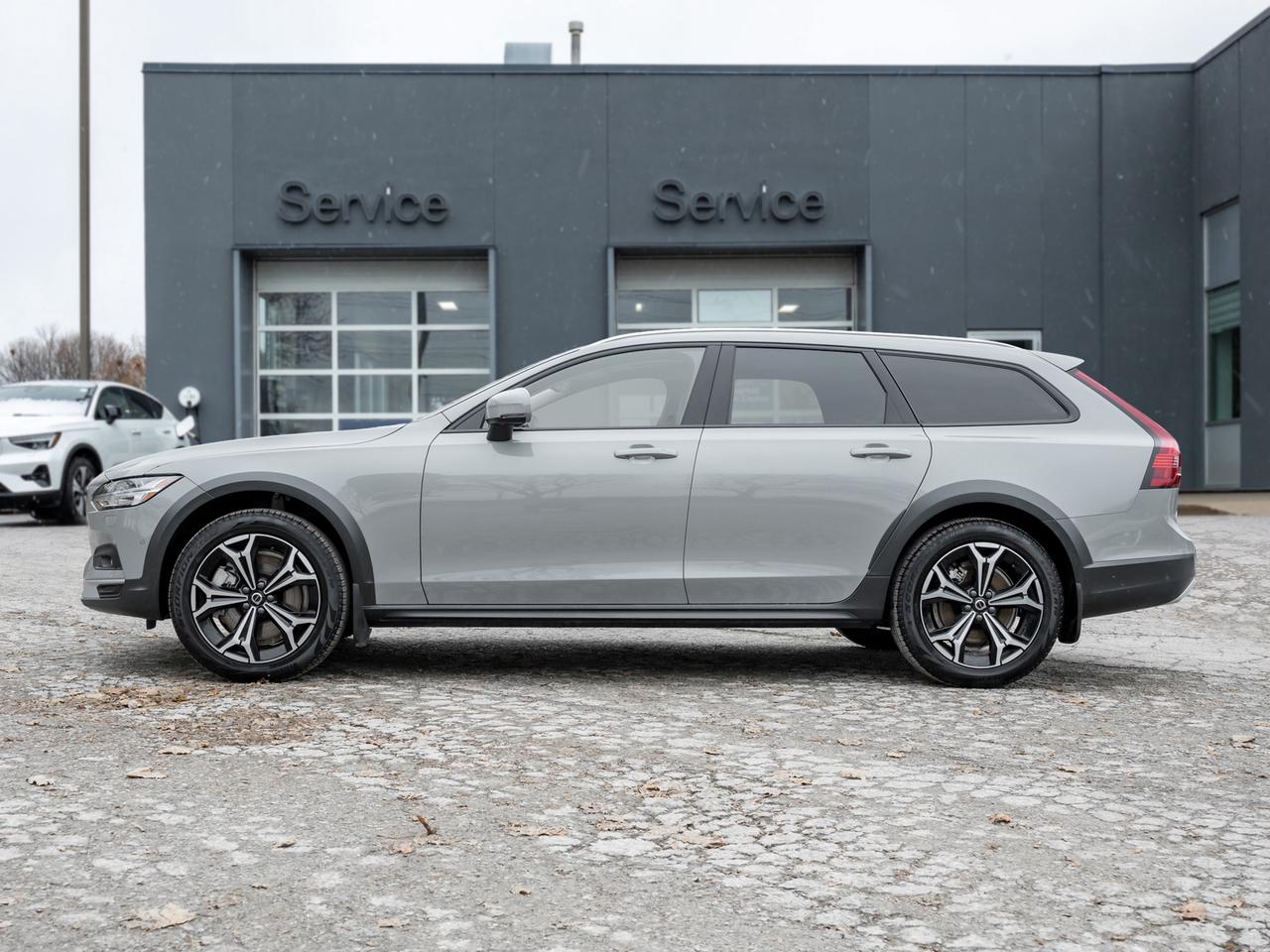 2025 Volvo V90 Cross Country B6 AWD Plus  19" ALLOY WHEELS  VOLVO CPO  S WAGON Photo