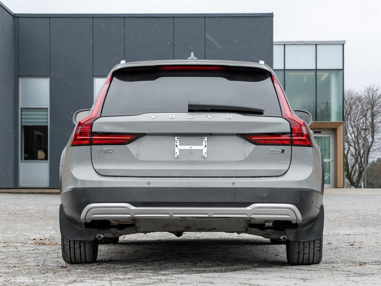 2025 Volvo V90 Cross Country B6 AWD Plus  19" ALLOY WHEELS  VOLVO CPO  S WAGON Photo