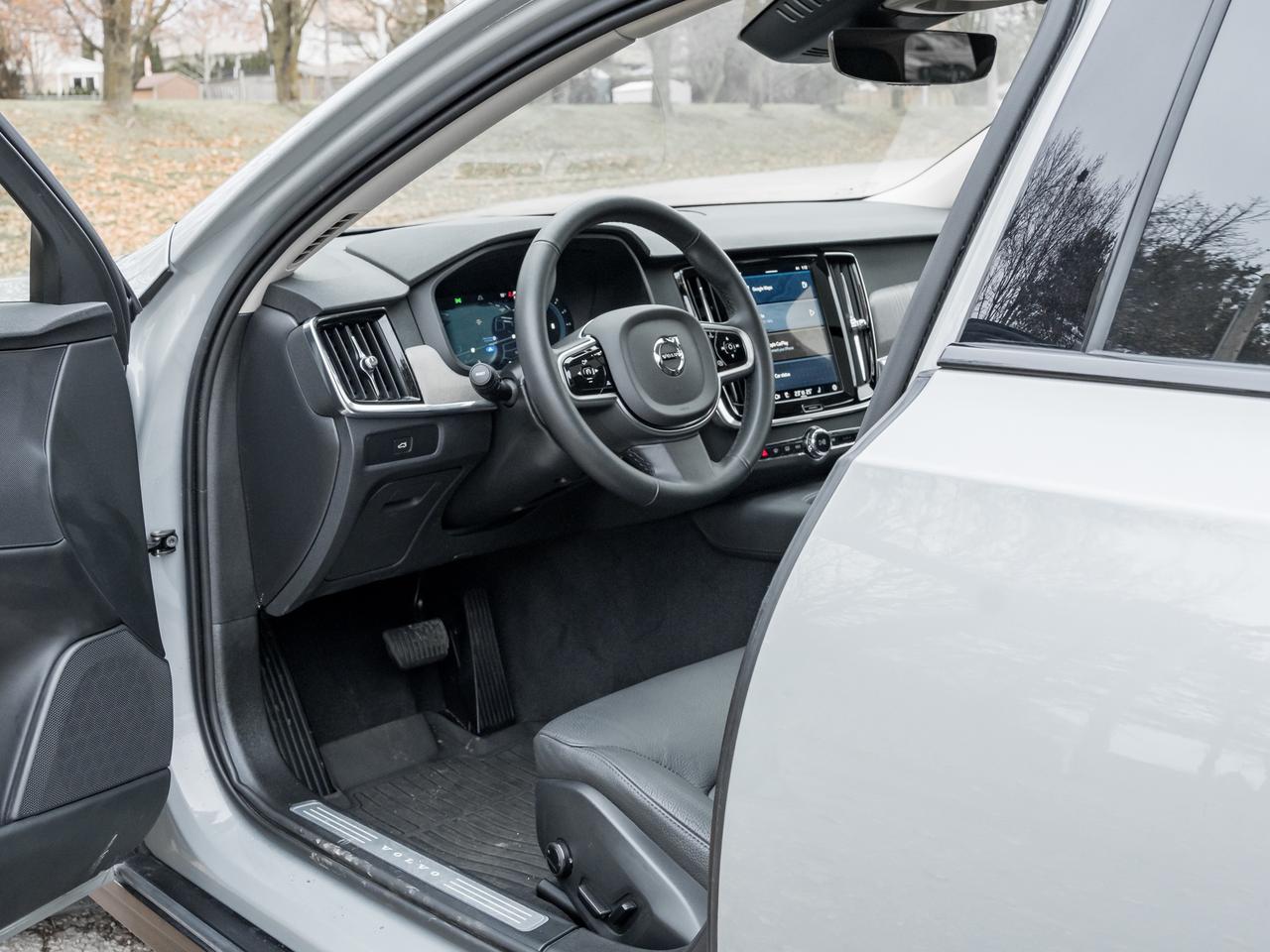 2025 Volvo V90 Cross Country B6 AWD Plus  19" ALLOY WHEELS  VOLVO CPO  S WAGON Photo