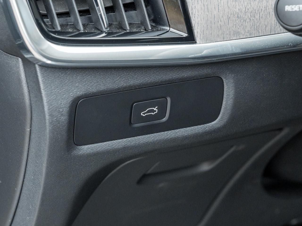 2025 Volvo V90 Cross Country B6 AWD Plus  19" ALLOY WHEELS  VOLVO CPO  S WAGON Photo