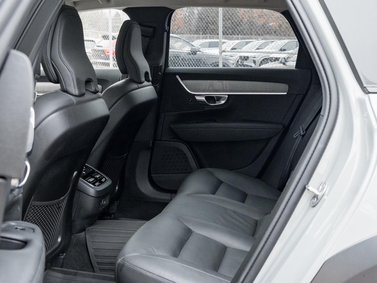 2025 Volvo V90 Cross Country B6 AWD Plus  19" ALLOY WHEELS  VOLVO CPO  S WAGON Photo