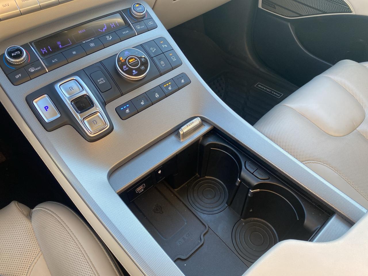 2022 Hyundai PALISADE Ultimate Calligraphy 7-Passenger AWD Photo