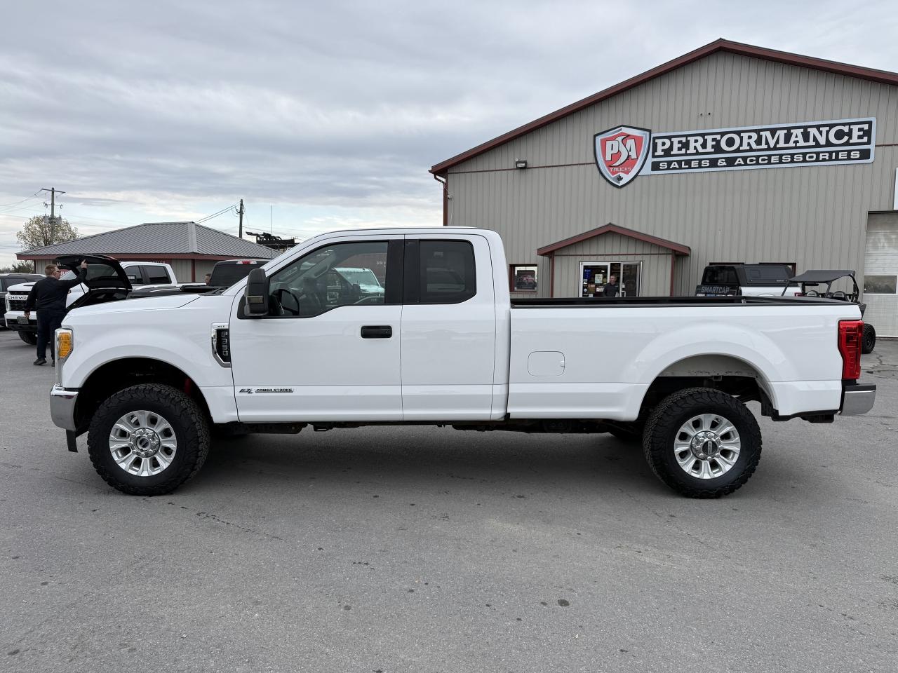 2017 Ford F-350 4WD SuperCab 164  XLT Photo