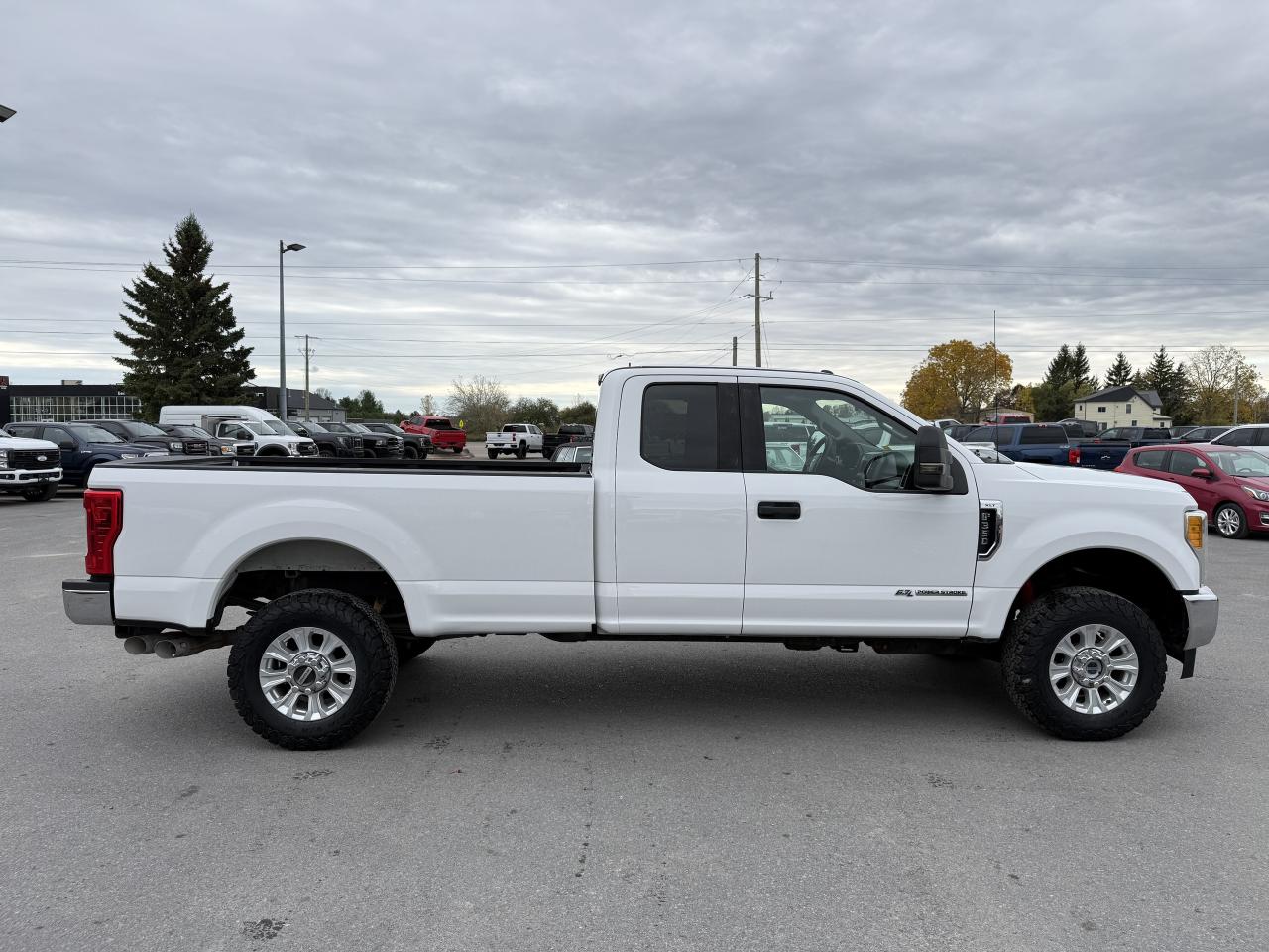 2017 Ford F-350 4WD SuperCab 164  XLT Photo