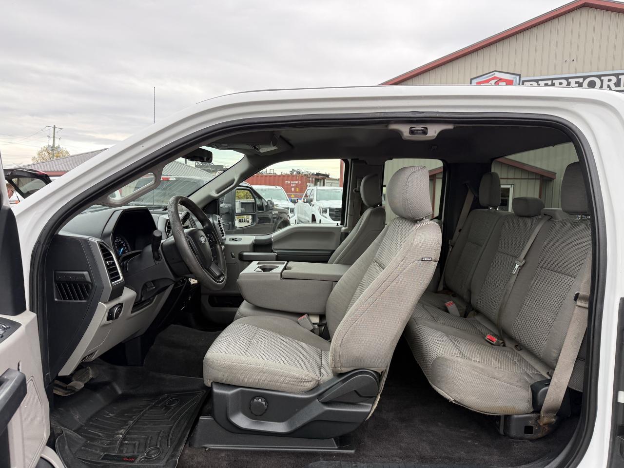 2017 Ford F-350 4WD SuperCab 164  XLT Photo