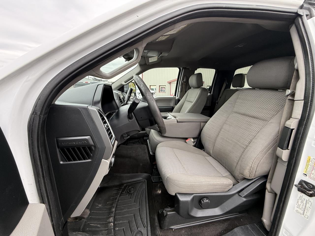 2017 Ford F-350 4WD SuperCab 164  XLT Photo