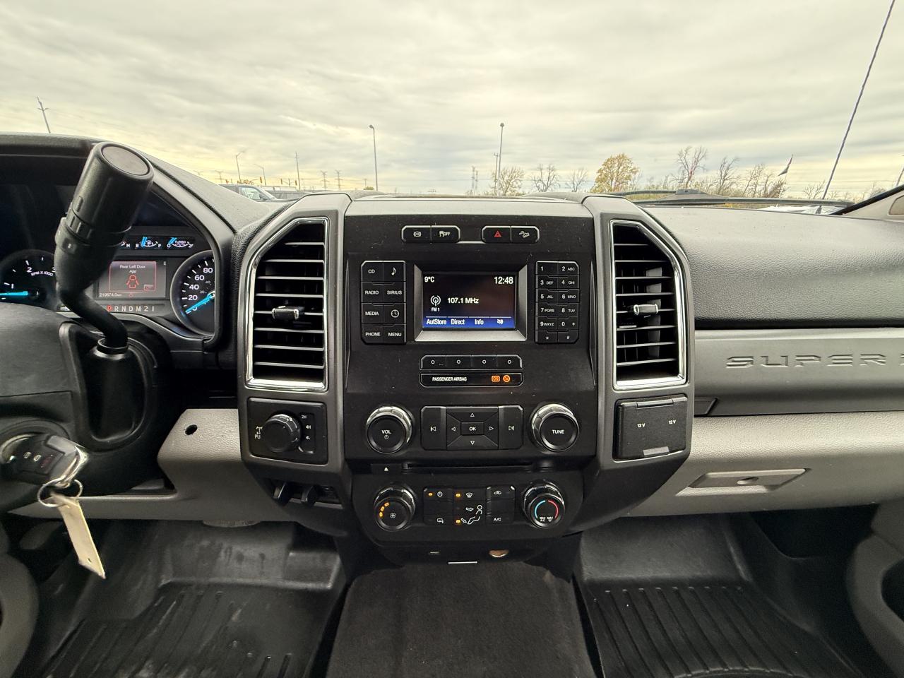 2017 Ford F-350 4WD SuperCab 164  XLT Photo