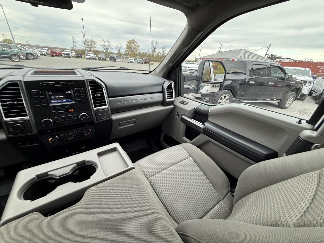 2017 Ford F-350 4WD SuperCab 164  XLT Photo