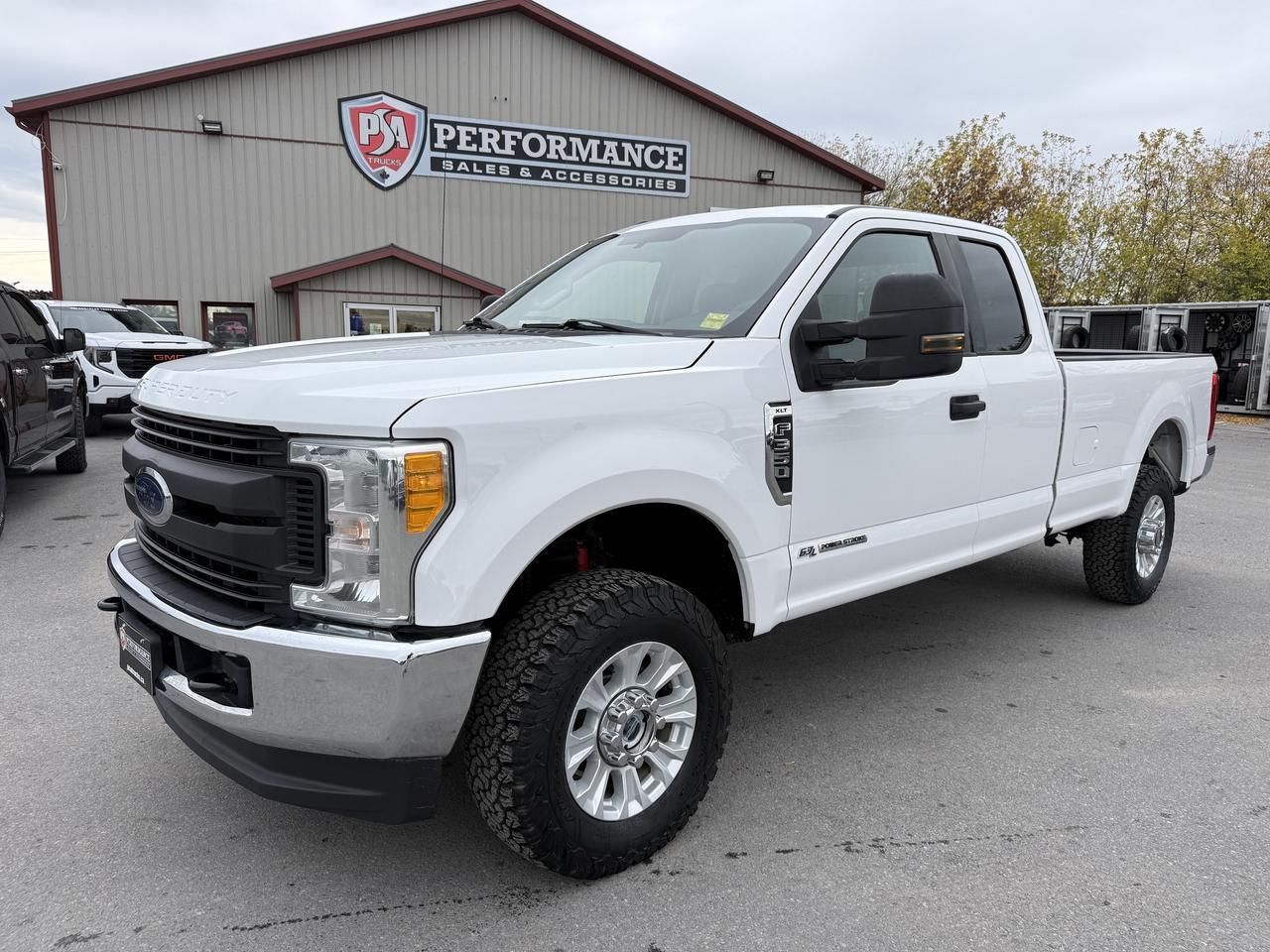 2017 Ford F-350 4WD SuperCab 164  XLT Photo