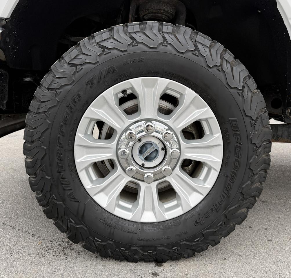 2017 Ford F-350 4WD SuperCab 164  XLT Photo