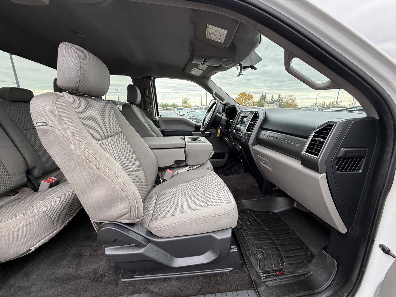 2017 Ford F-350 4WD SuperCab 164  XLT Photo