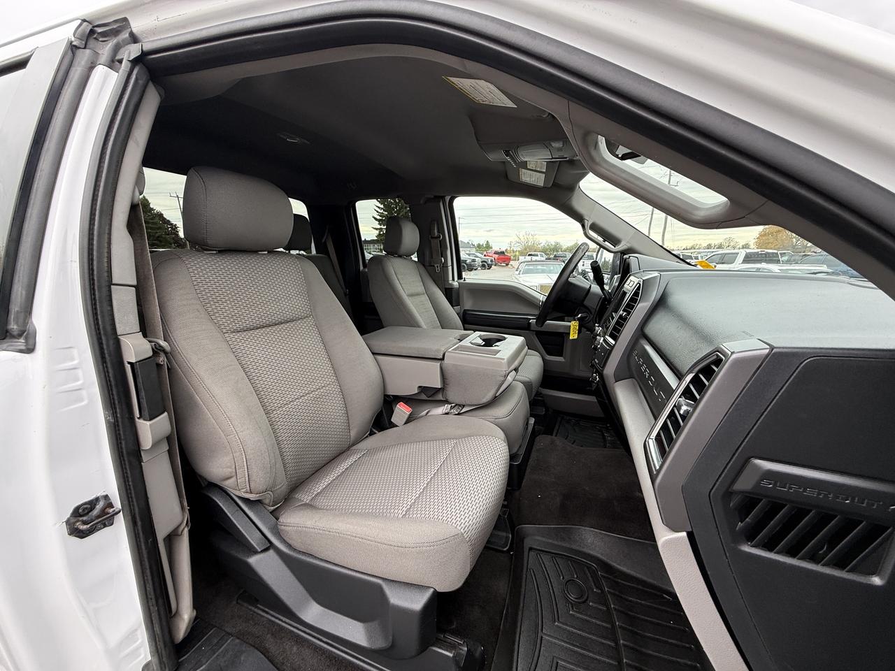 2017 Ford F-350 4WD SuperCab 164  XLT Photo