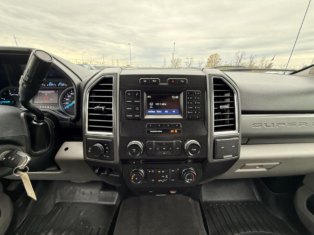 2017 Ford F-350 4WD SuperCab 164  XLT Photo