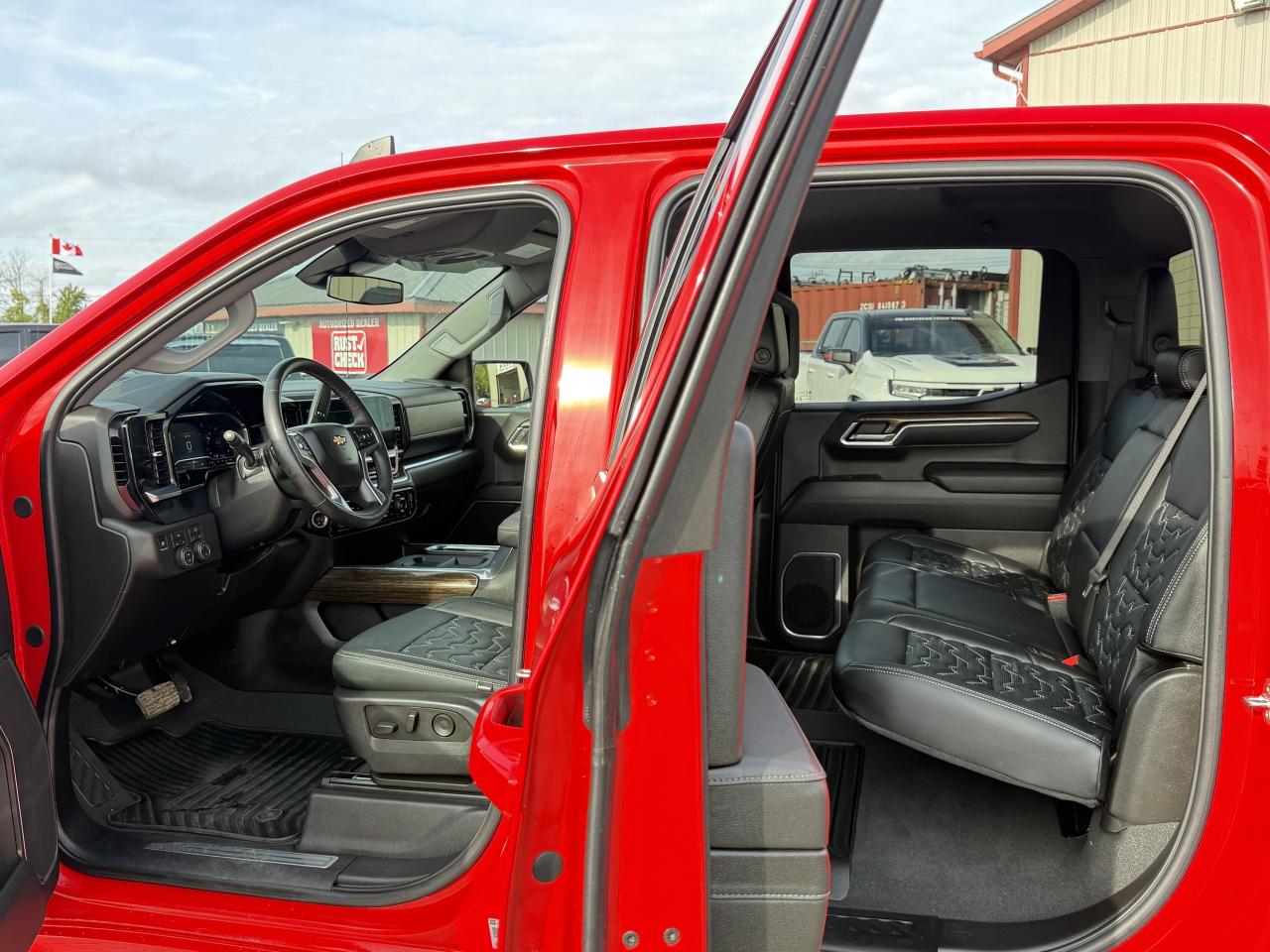 2025 Chevrolet Silverado 1500 LT BDS LIFT/WHEEL/TIRE/LEATHER PKG!! Photo