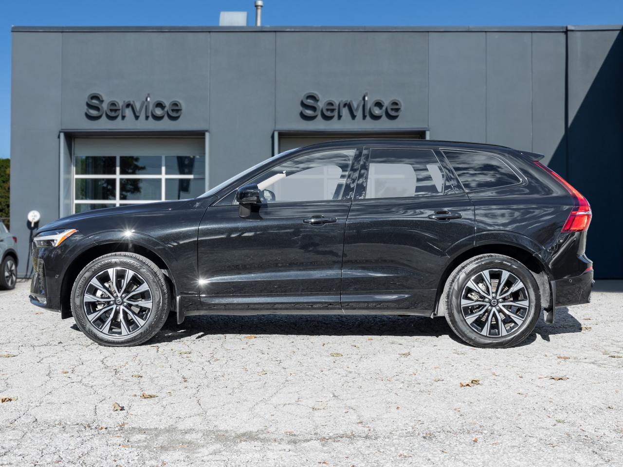 2025 Volvo XC60 B5 AWD Plus  NEARLY NEW  CPO  19" ALLOY WHEELS Photo