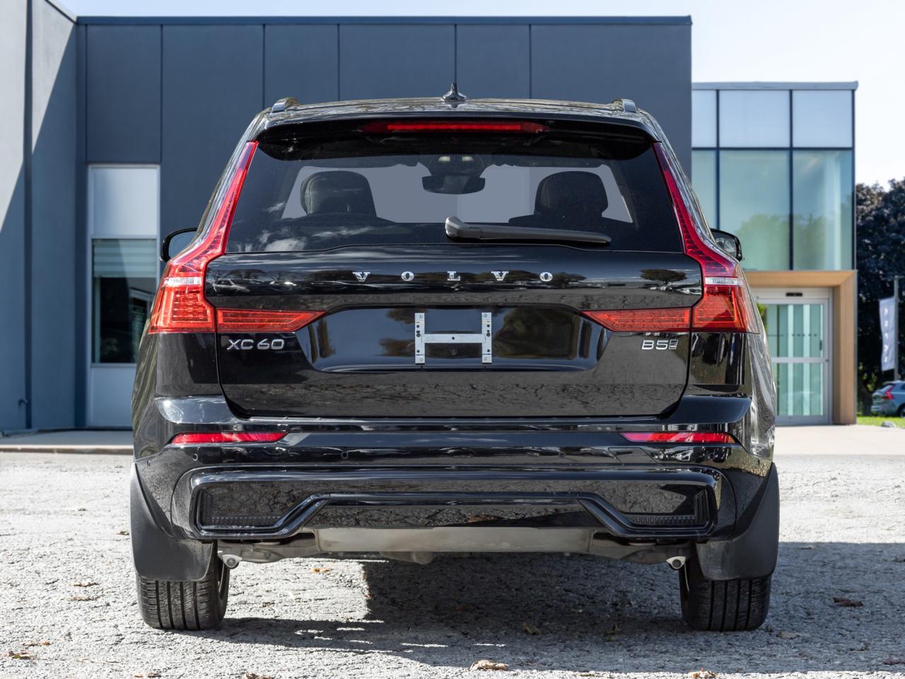 2025 Volvo XC60 B5 AWD Plus  NEARLY NEW  CPO  19" ALLOY WHEELS Photo